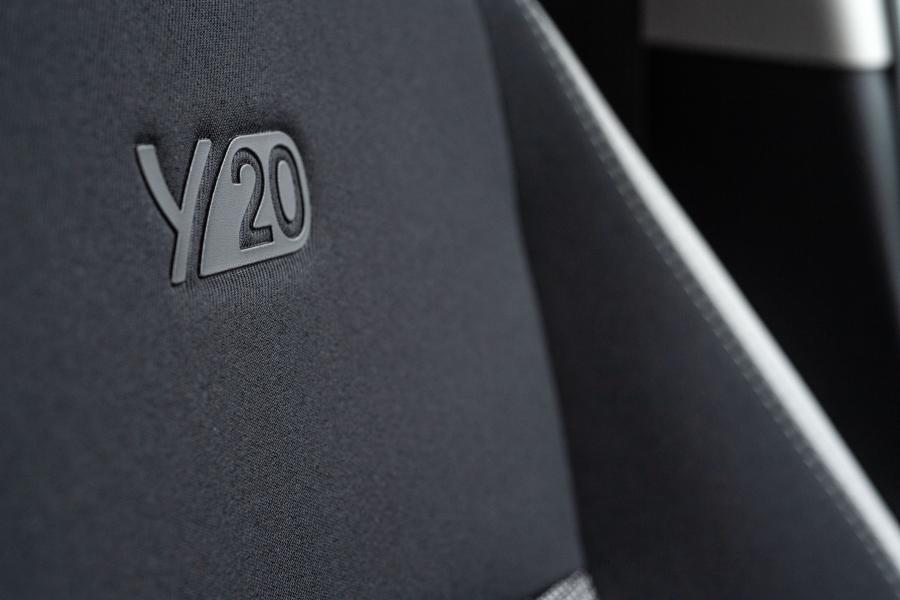 Детали интерьера Toyota Yaris Hybrid Y20 2019 года  (UK) (фото 21 из 38)